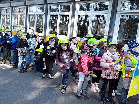 Auf geht's! Der Friedensmarsch beginnt